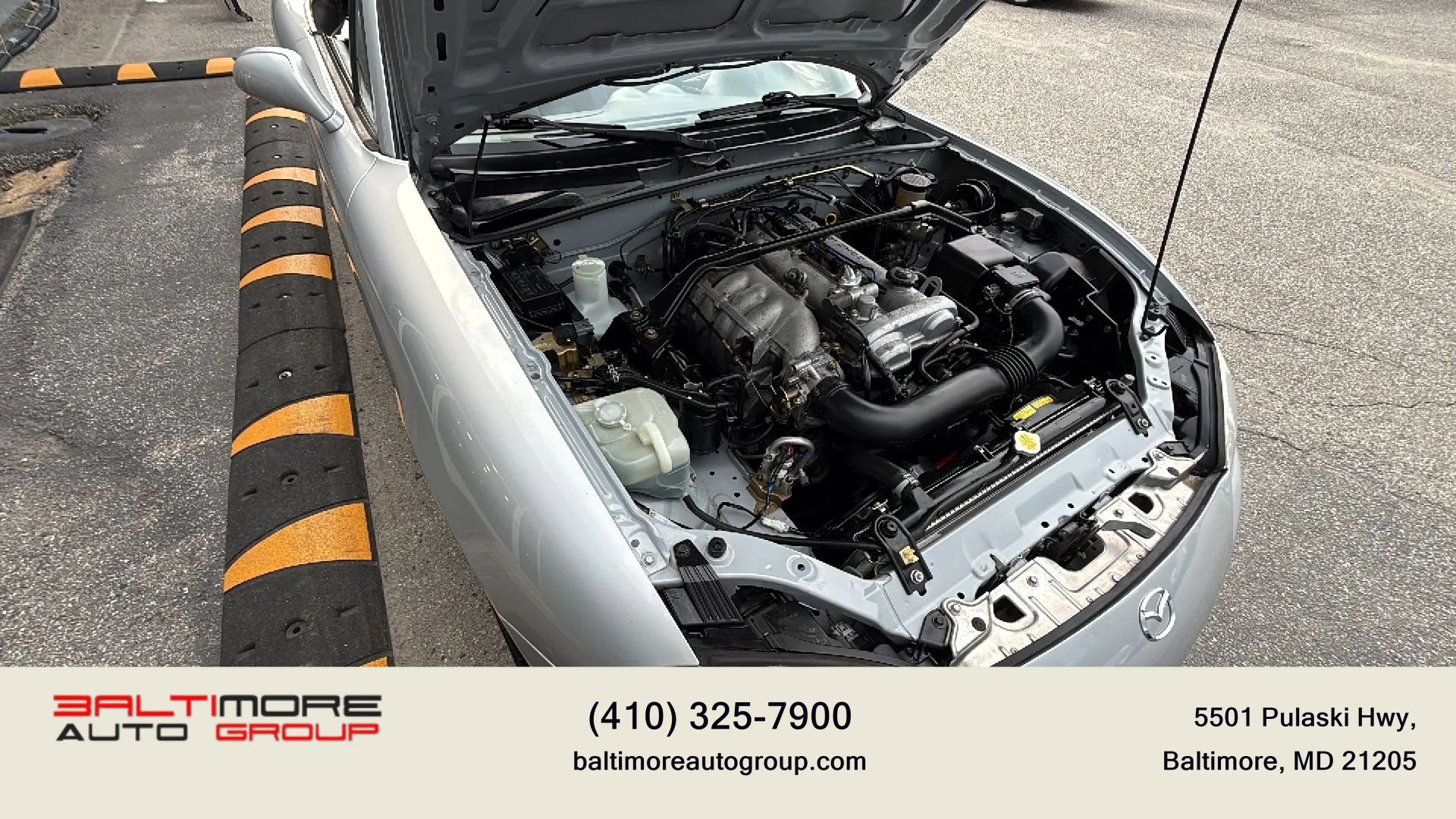 Used 2004 MAZDA MX-5 Miata w/ Cloth Azure Blue Pkg RWD image 28