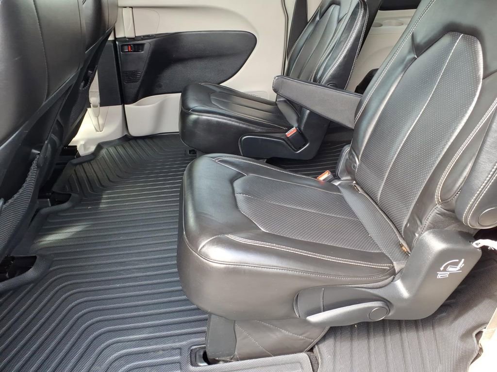 Used 2020 Chrysler Voyager Lxi FWD image 14
