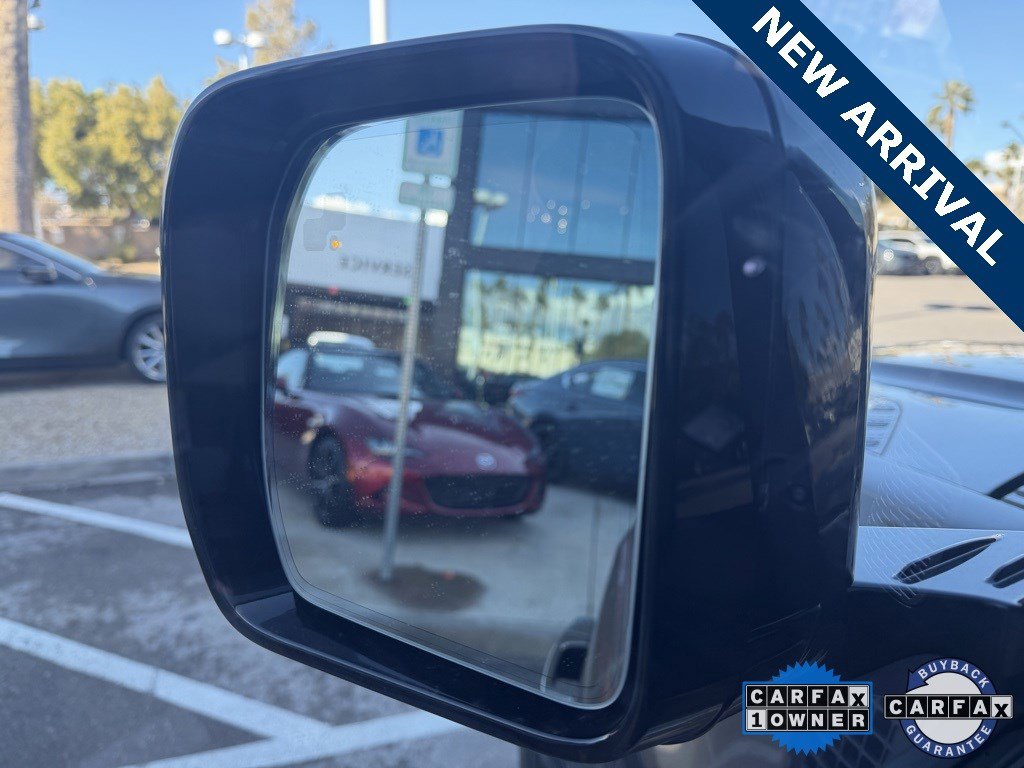 Used 2024 Land Rover Defender 110 X-Dynamic SE image 8