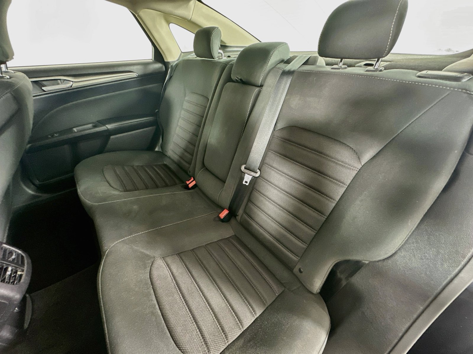 Used 2019 Ford Fusion SE FWD image 36