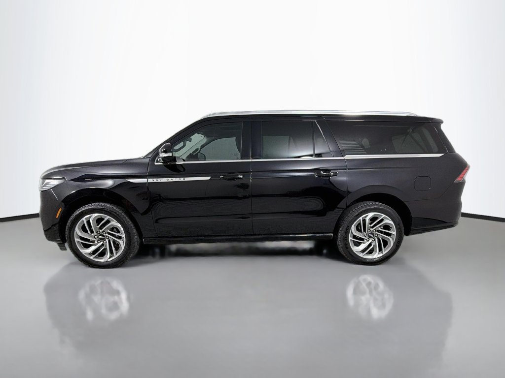 Used 2025 Lincoln Navigator L Reserve AWD/4WD image 8