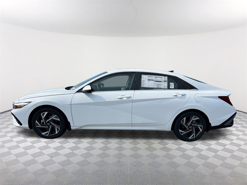 Used 2025 Hyundai Elantra Limited image 8