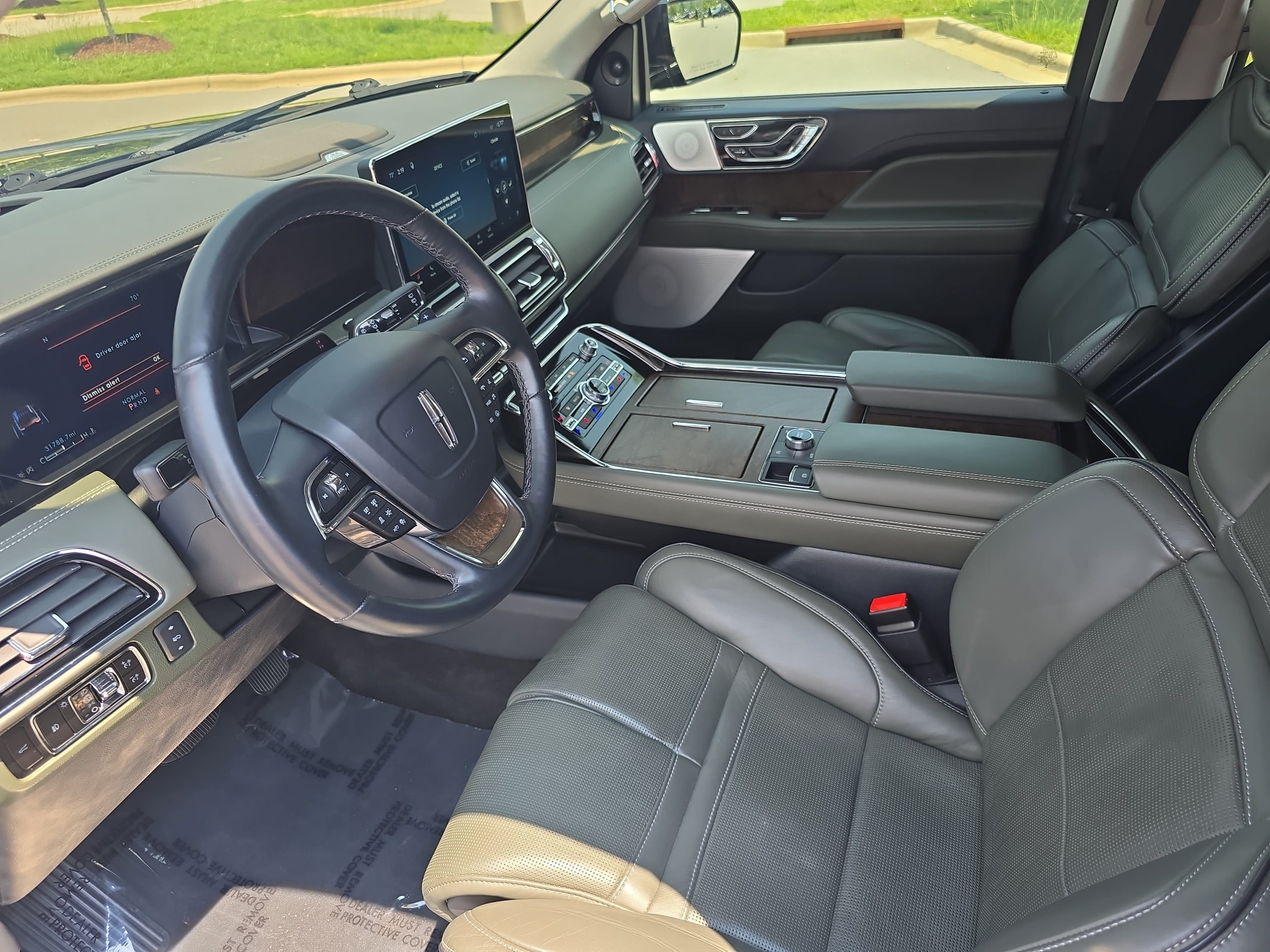 Certified 2024 Lincoln Navigator L Black Label AWD/4WD image 16