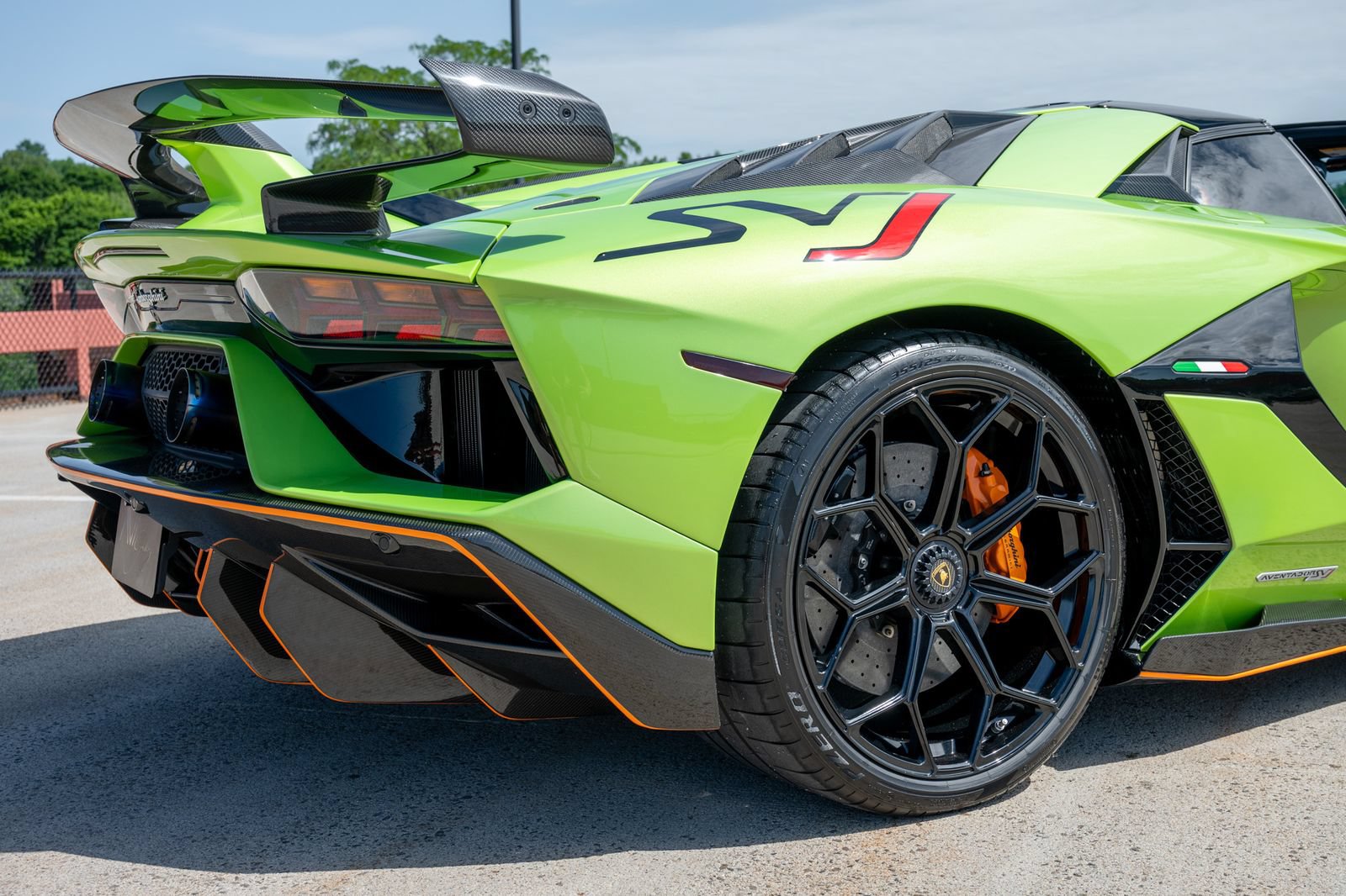 Used 2021 Lamborghini Aventador SVJ AWD/4WD image 8