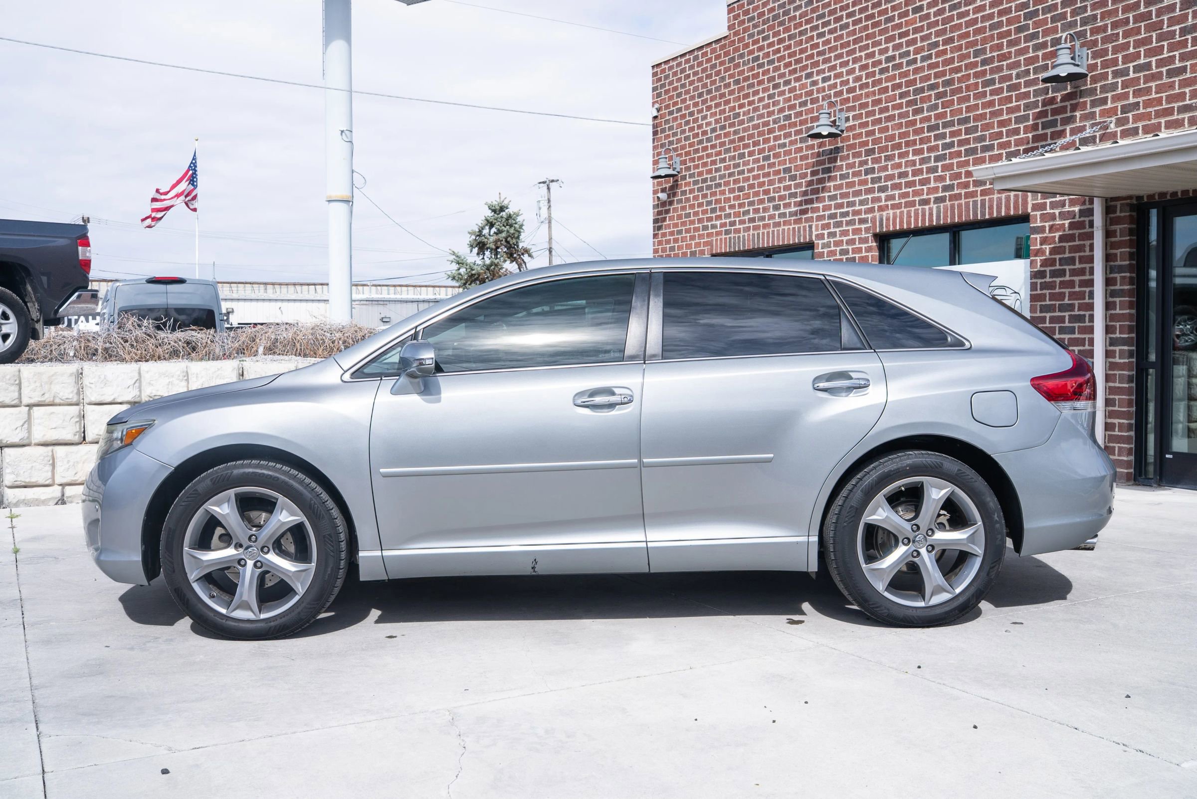 Used 2015 Toyota Venza Limited image 3