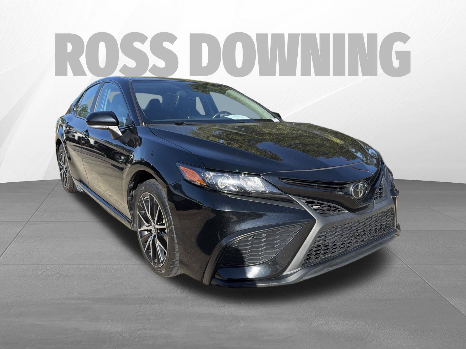 Used 2023 Toyota Camry SE FWD image 3
