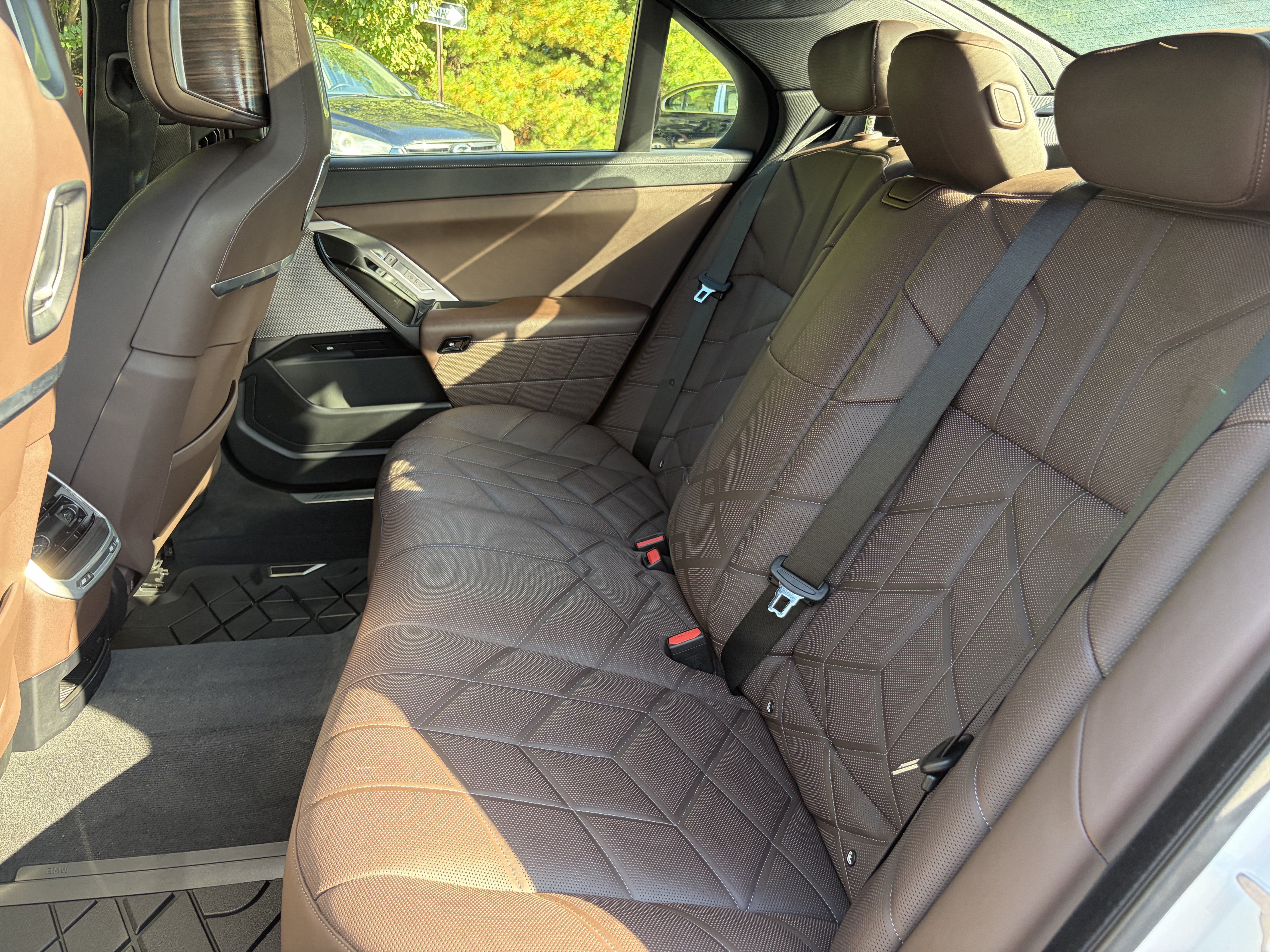 Used 2023 BMW 760i xDrive AWD/4WD image 16