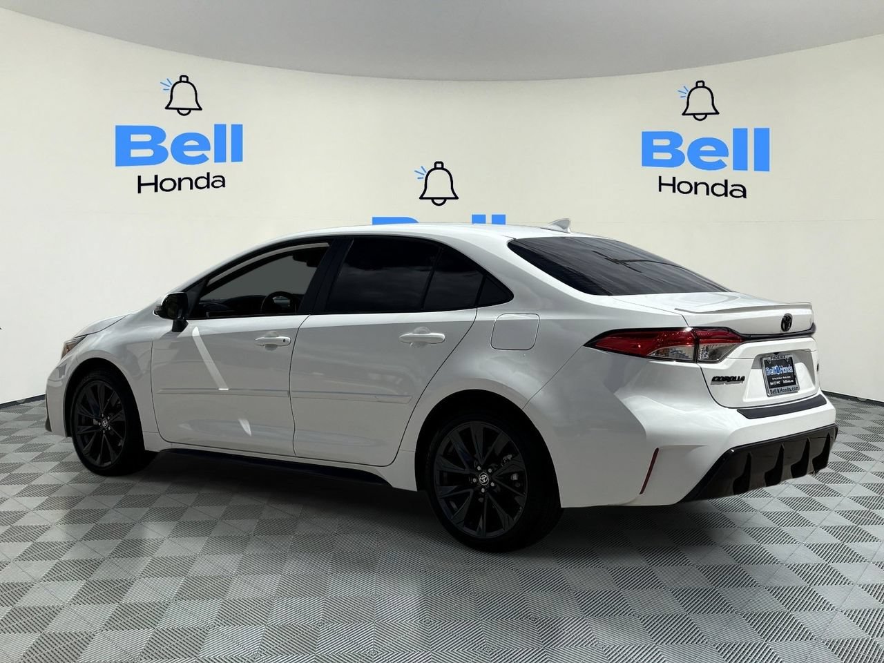 Used 2026 Toyota Corolla SE w/ Carpet Mat Package (TMS) FWD image 3