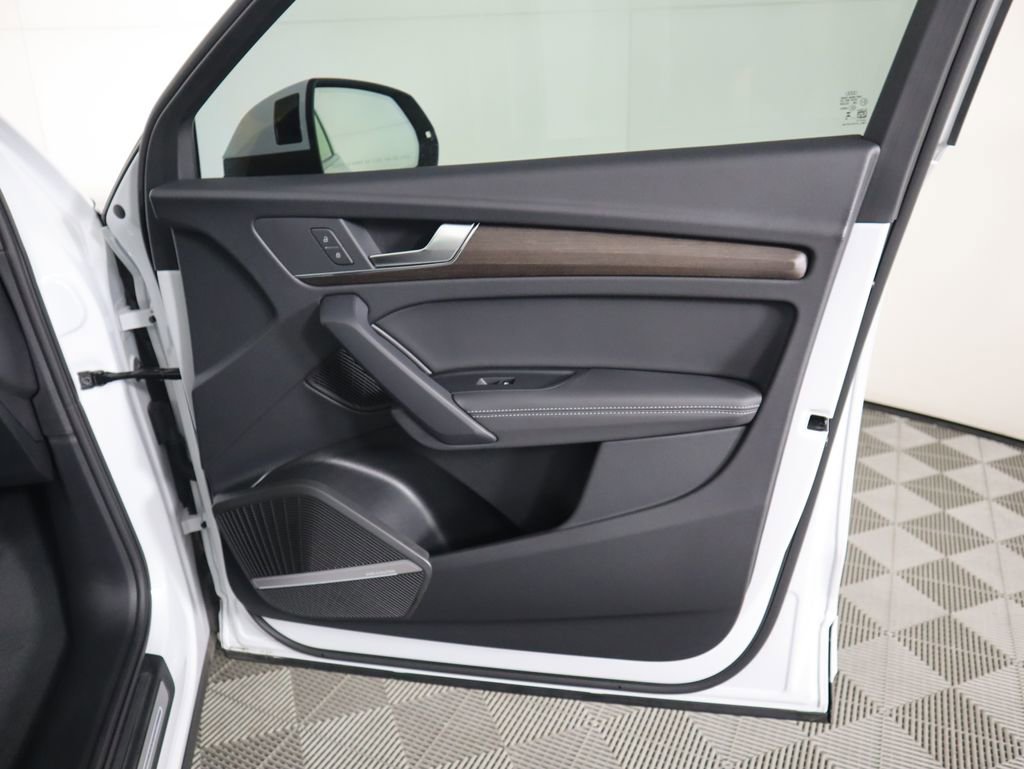 Used 2025 Audi Q5 e Premium Plus w/ Premium Plus Package image 27