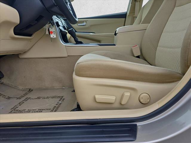 Used 2015 Toyota Camry LE FWD image 28