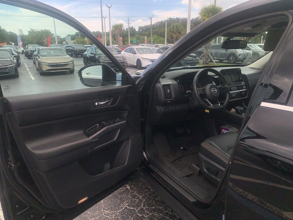 Certified 2022 Nissan Pathfinder SL w/ SL Black Package FWD image 8