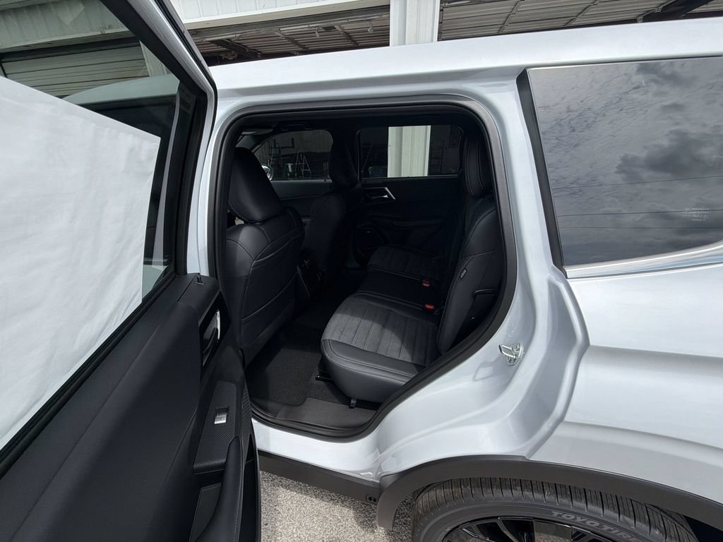 New 2026 Mitsubishi Outlander LE FWD image 21