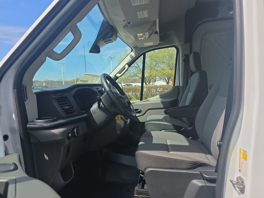 New 2025 Ford Transit 250 148 Medium Roof image 24