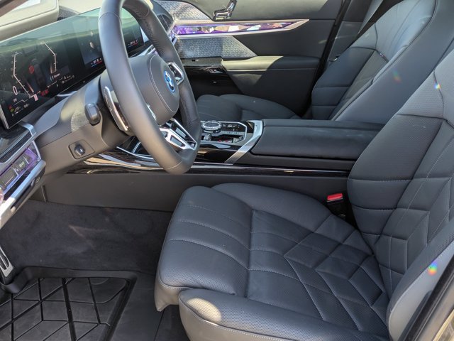 Used 2025 BMW 750e xDrive w/ Executive Package AWD/4WD image 17