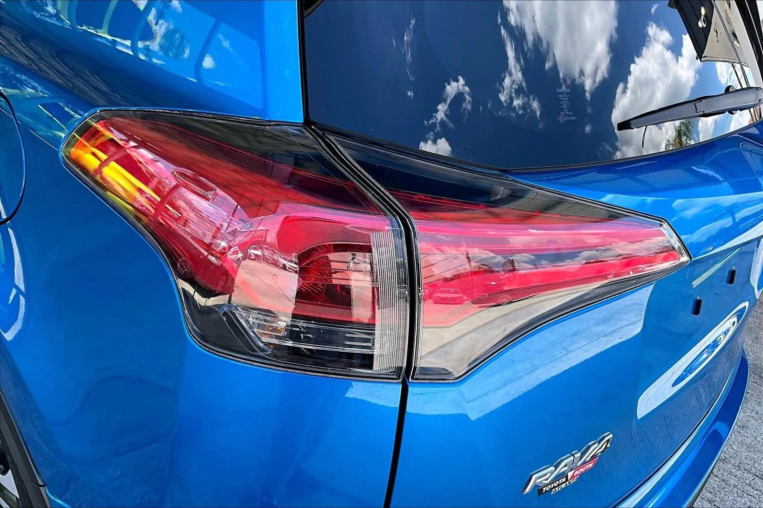 Used 2017 Toyota RAV4 LE FWD image 20