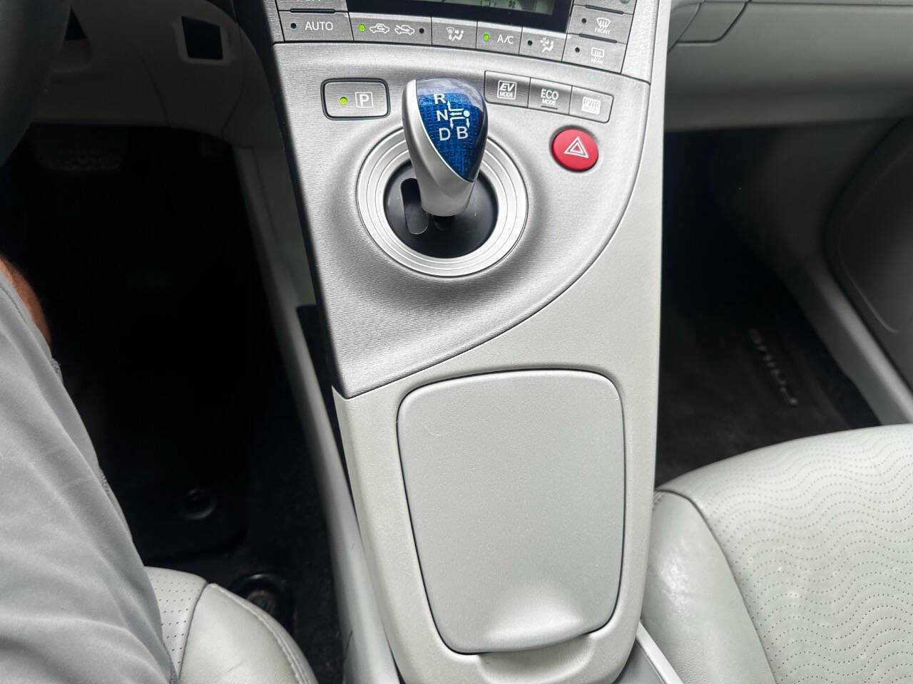 Used 2013 Toyota Prius Two FWD image 17