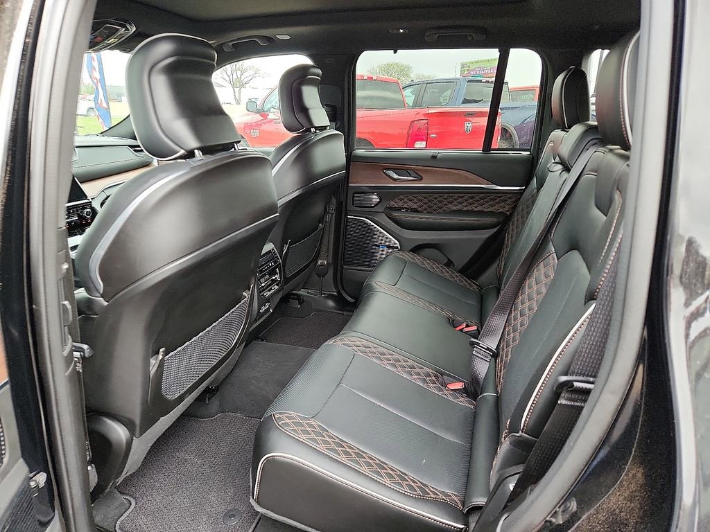 Used 2024 Jeep Grand Cherokee Summit w/ Luxury Tech Group V image 8