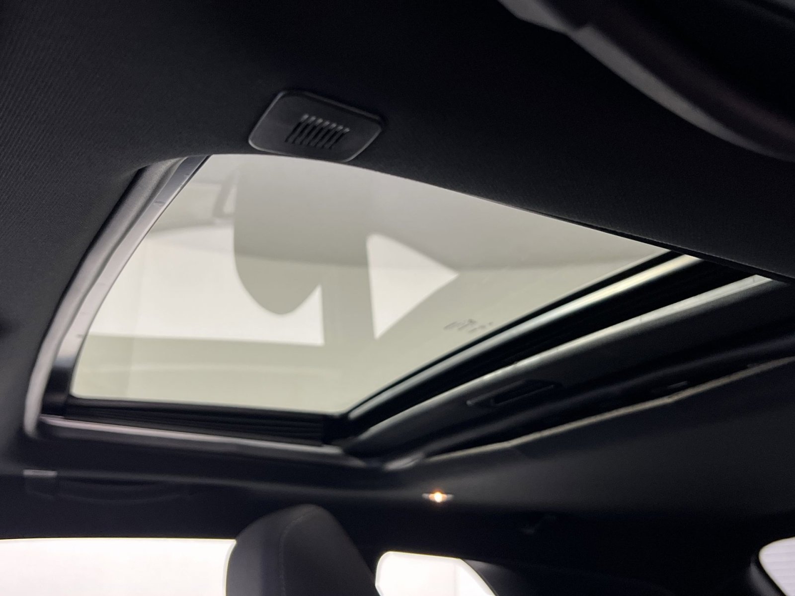 Used 2021 Dodge Challenger SXT image 24