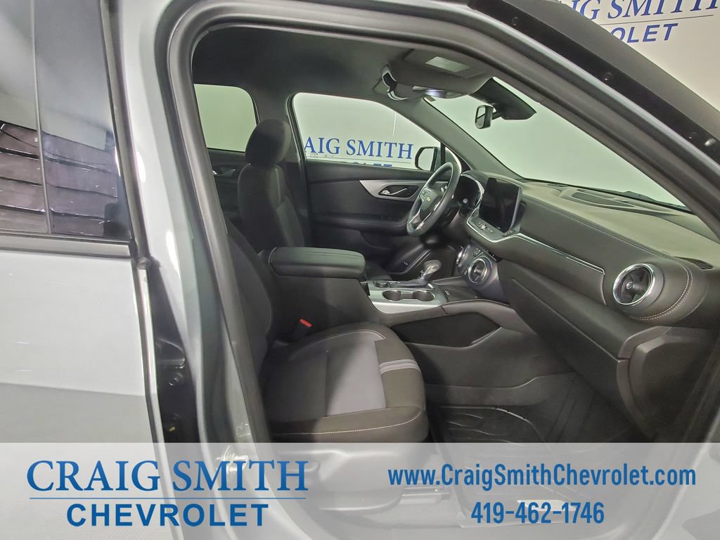 Used 2024 Chevrolet Blazer LT w/ Convenience Package FWD image 17