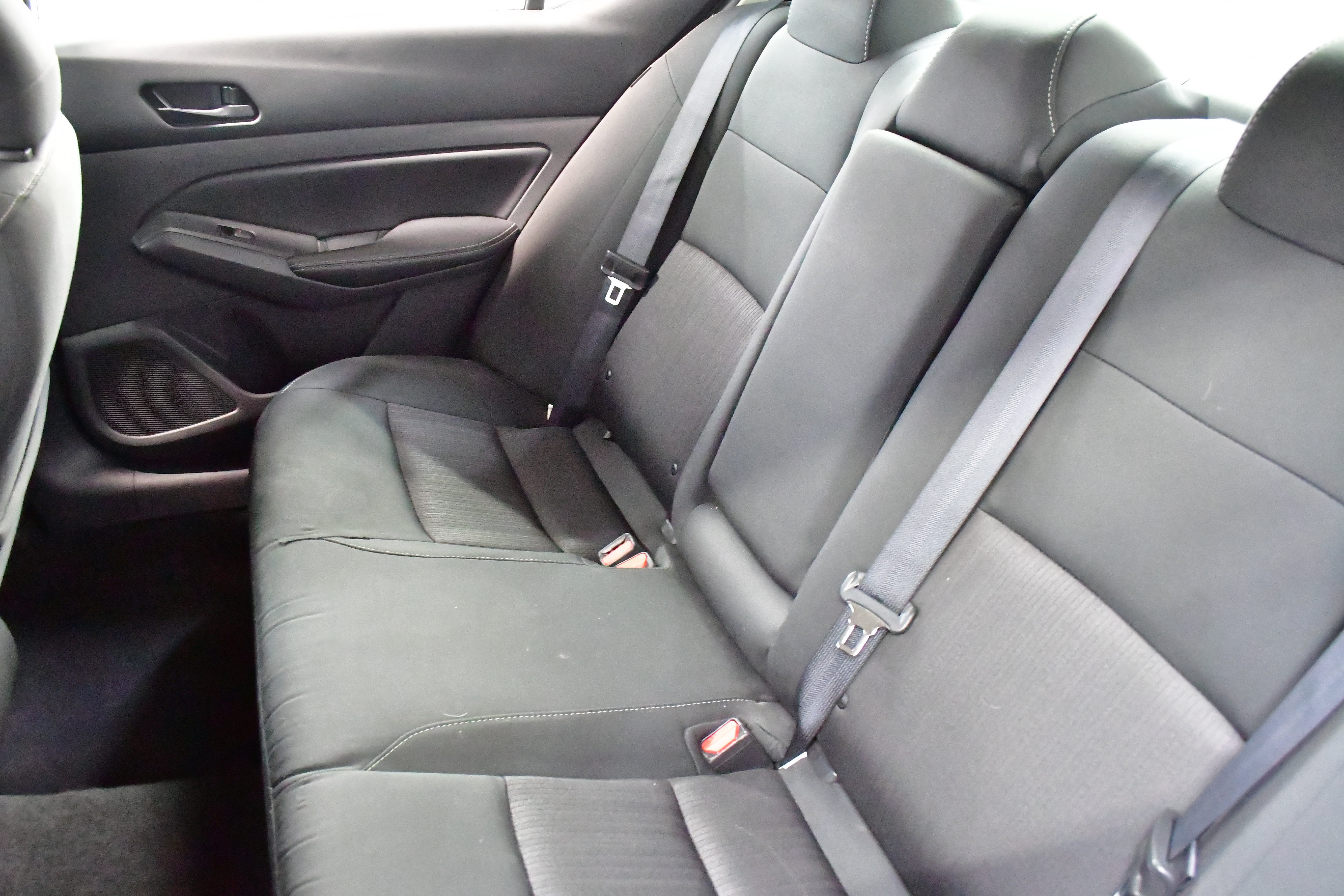 Used 2025 Nissan Altima 2.5 SV FWD image 12