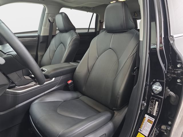 Certified 2024 Toyota Highlander Limited AWD/4WD image 12