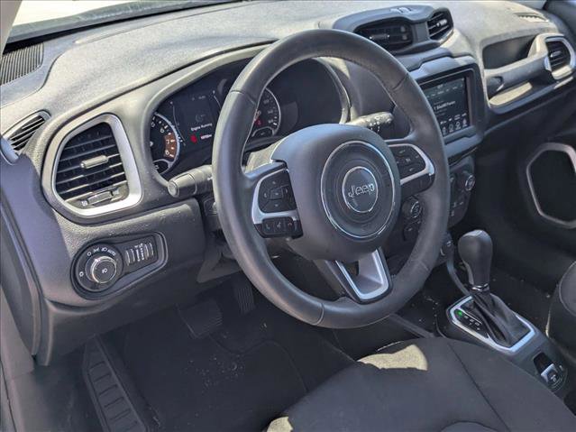 Used 2019 Jeep Renegade Latitude AWD/4WD image 9