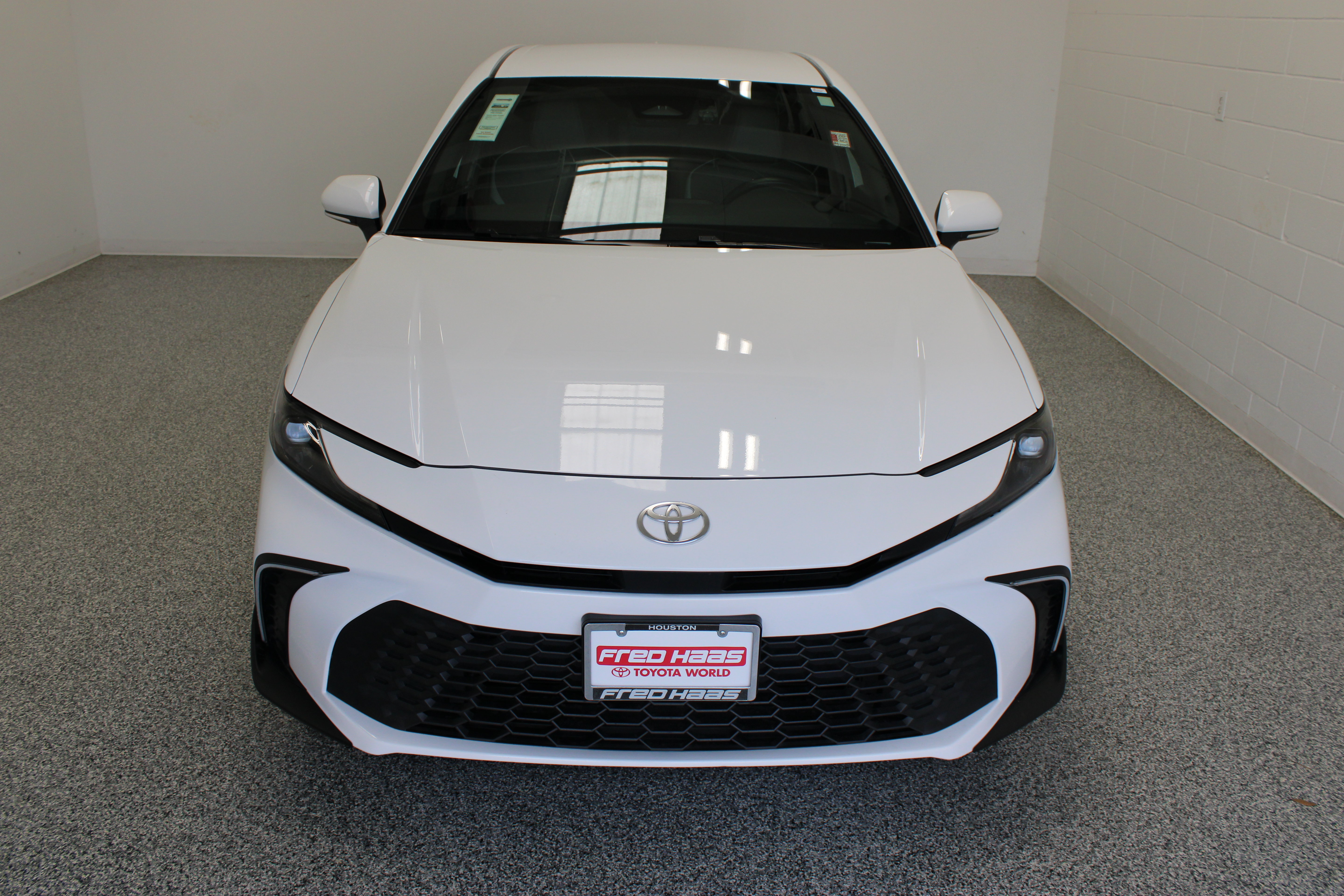 Used 2025 Toyota Camry SE w/ Multimedia Upgrade Package FWD image 3