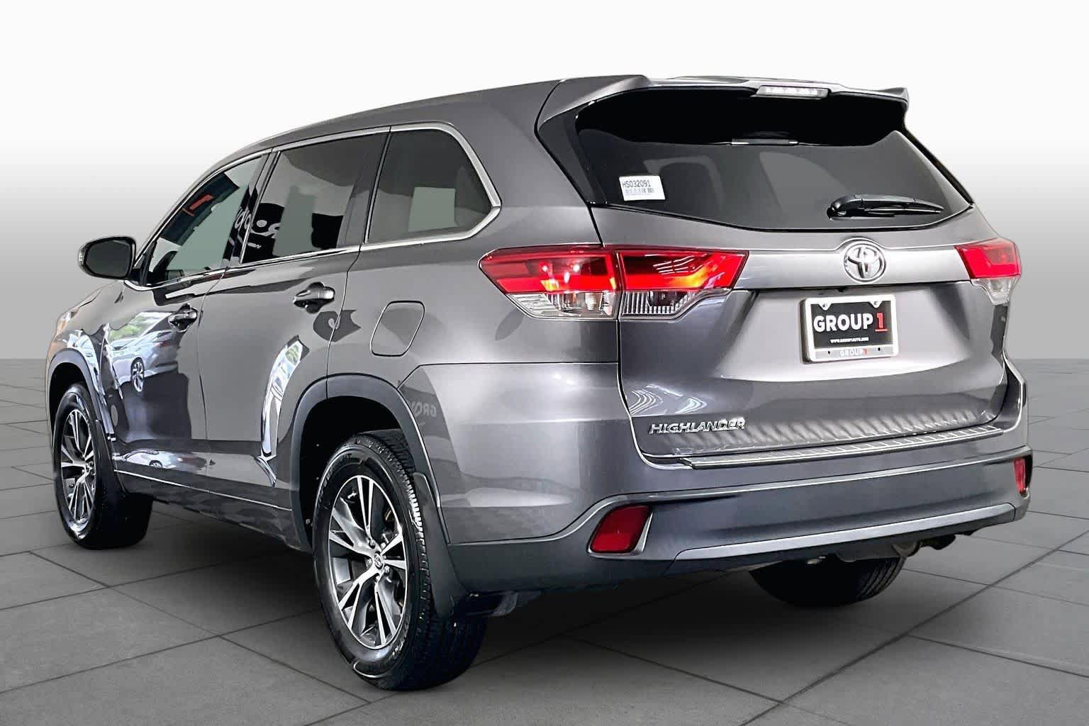 Used 2017 Toyota Highlander LE FWD image 10