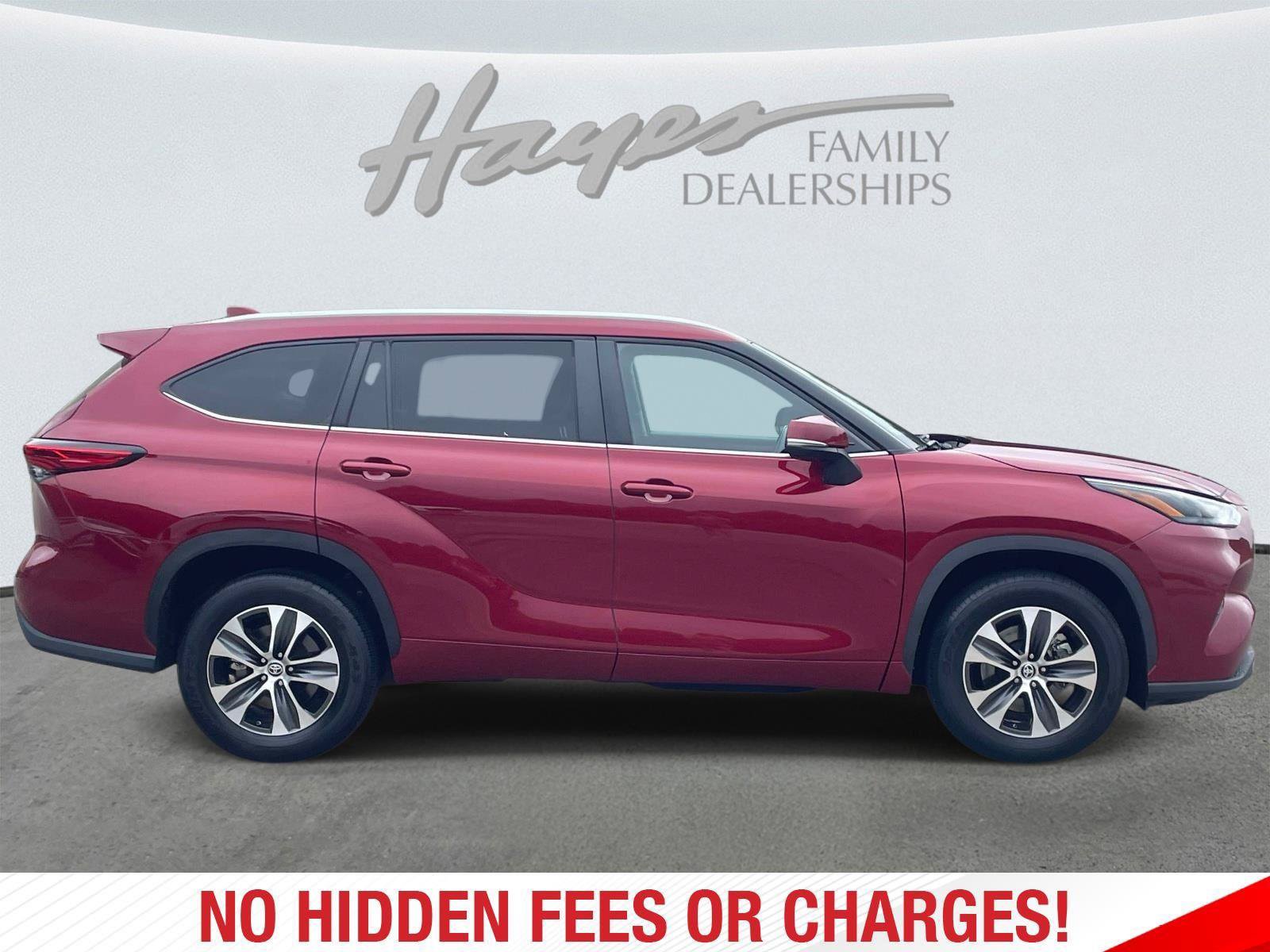 Used 2023 Toyota Highlander XLE FWD image 2