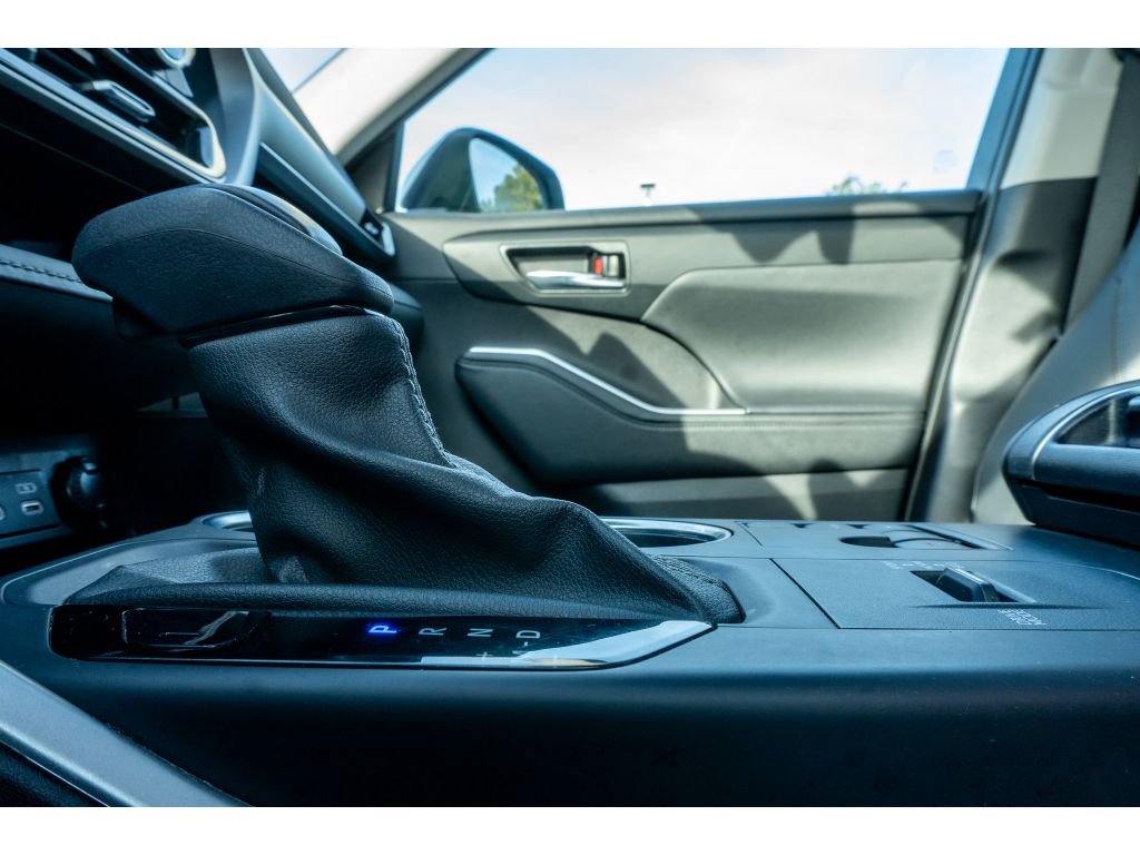 Used 2024 Toyota Highlander XLE FWD image 33