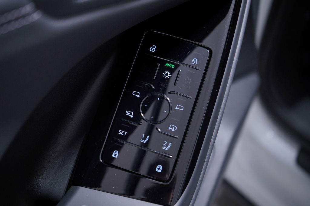 Used 2025 Audi Q6 e-tron Premium w/ Convenience Package image 15