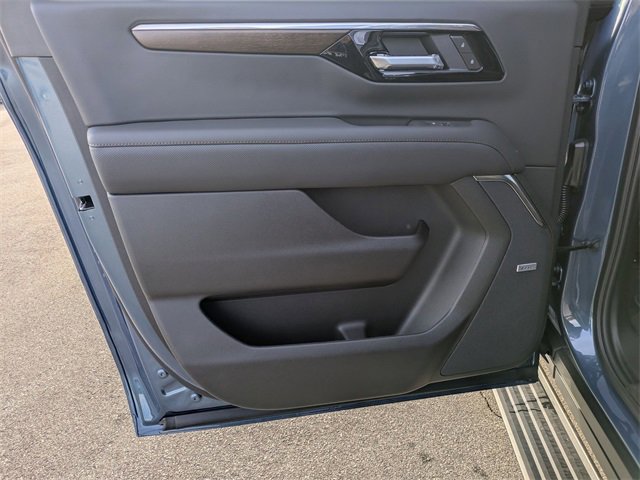 New 2025 Chevrolet Suburban High Country image 28