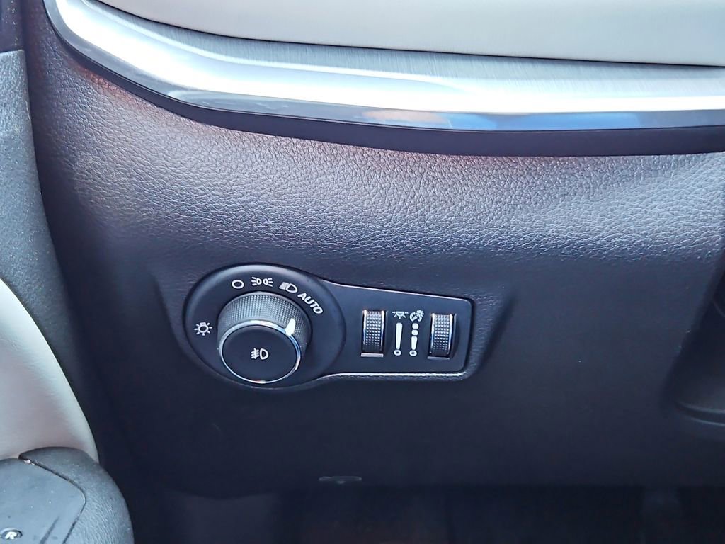 Used 2024 Jeep Compass Limited image 14
