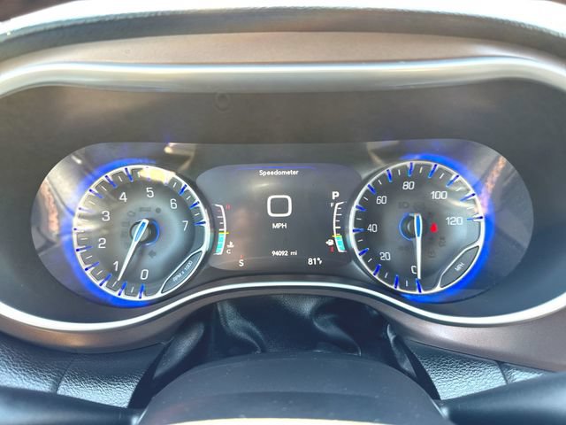 Used 2019 Chrysler Pacifica Touring-L Plus w/ Tire & Wheel Group FWD image 11