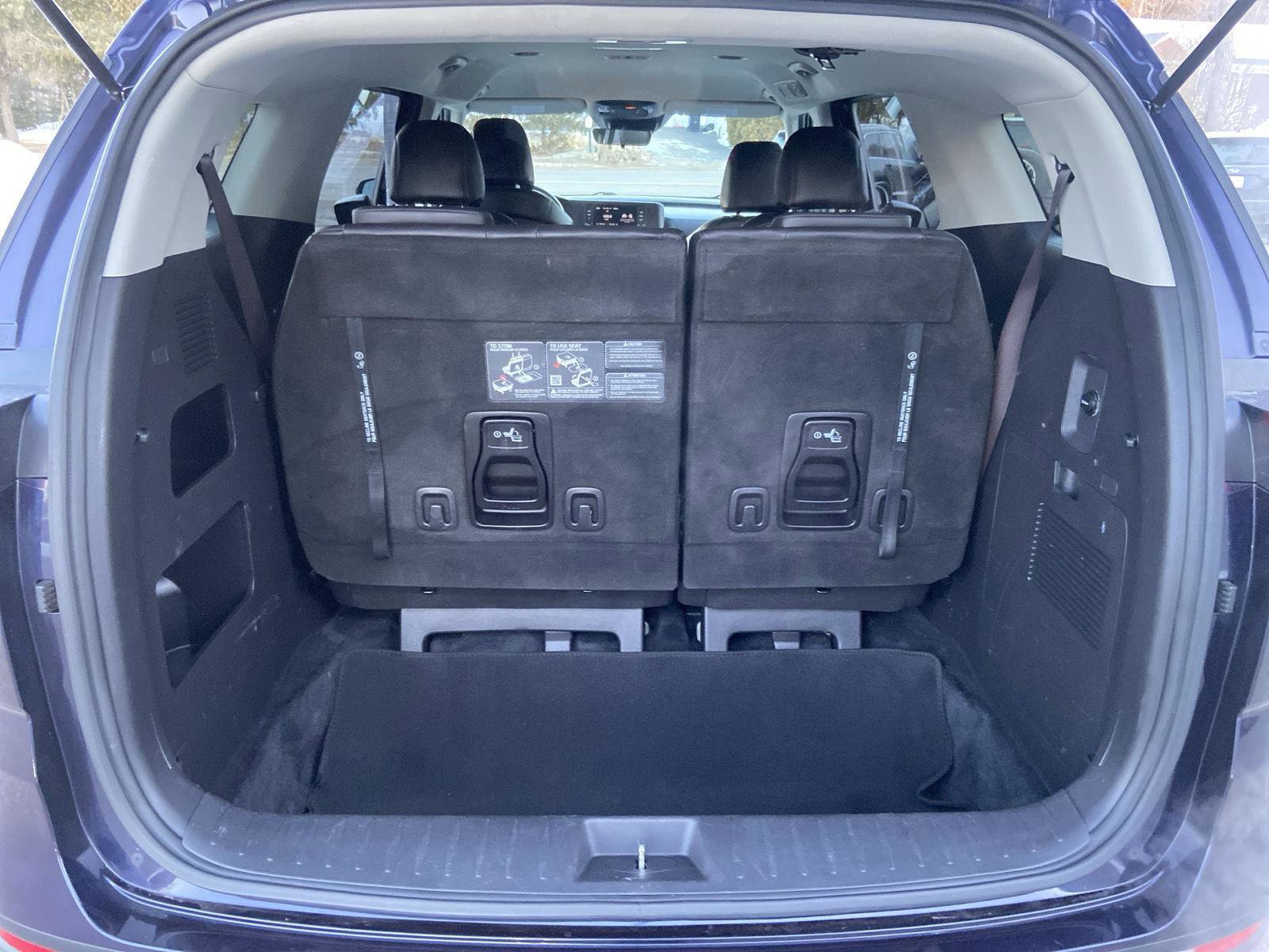 Used 2024 Kia Carnival LX image 27