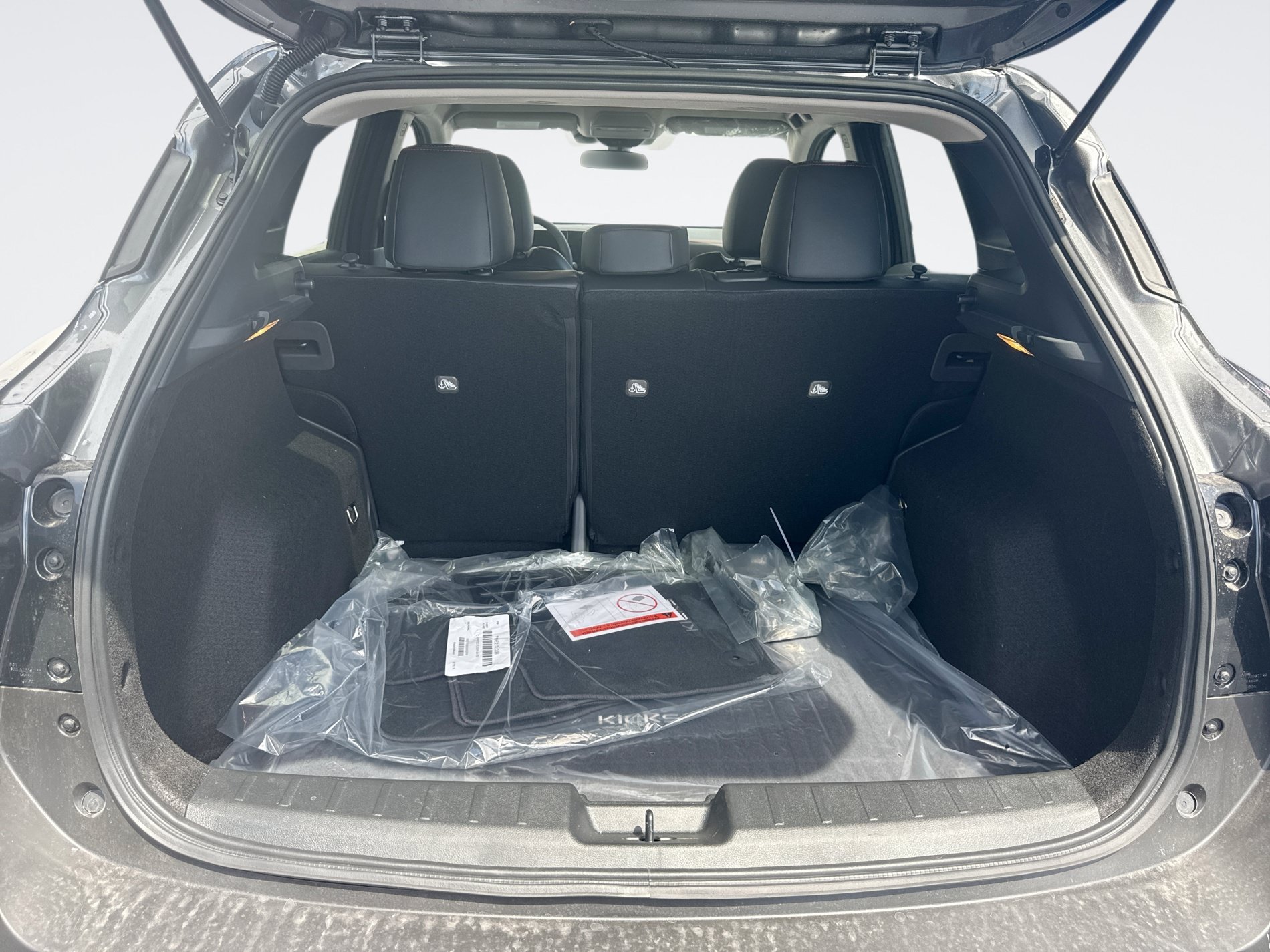 New 2027 Nissan Kicks SR FWD image 13