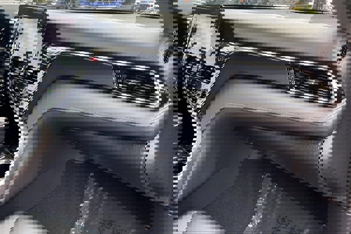 Used 2024 Toyota Camry SE image 12