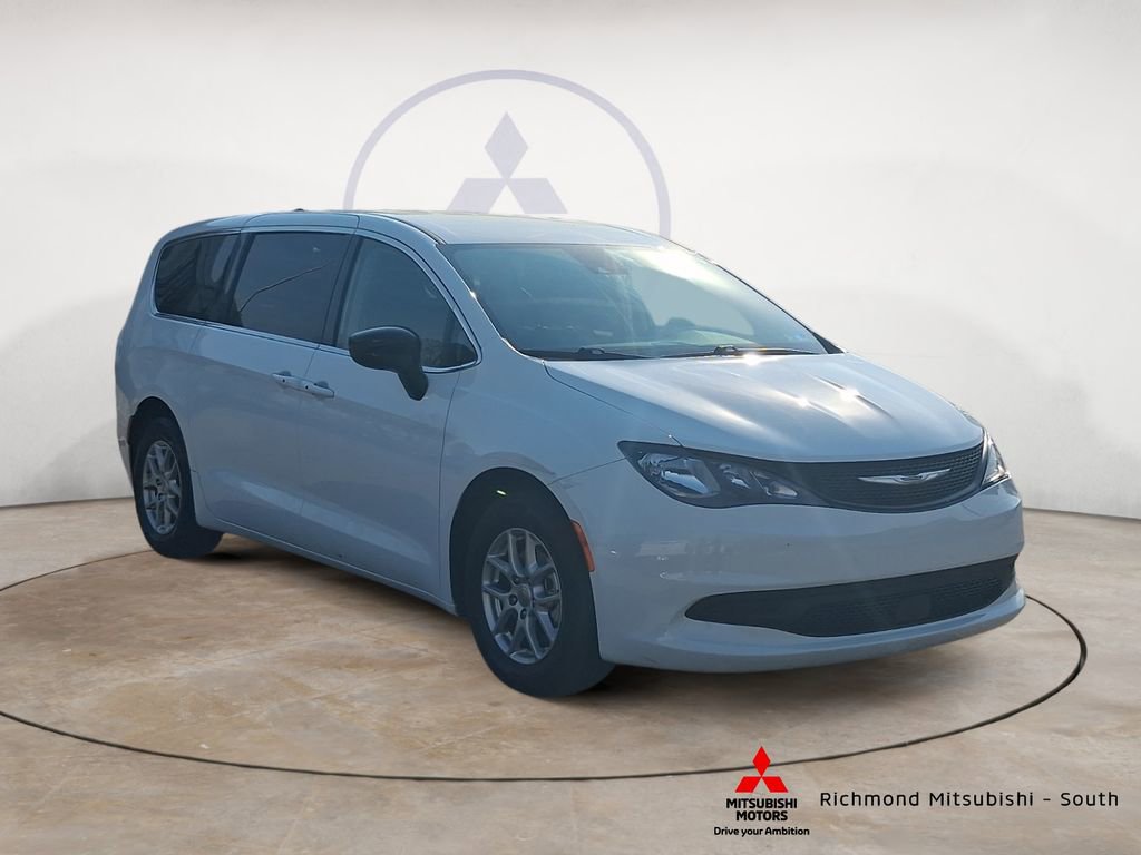 Used 2024 Chrysler Voyager LX FWD image 1