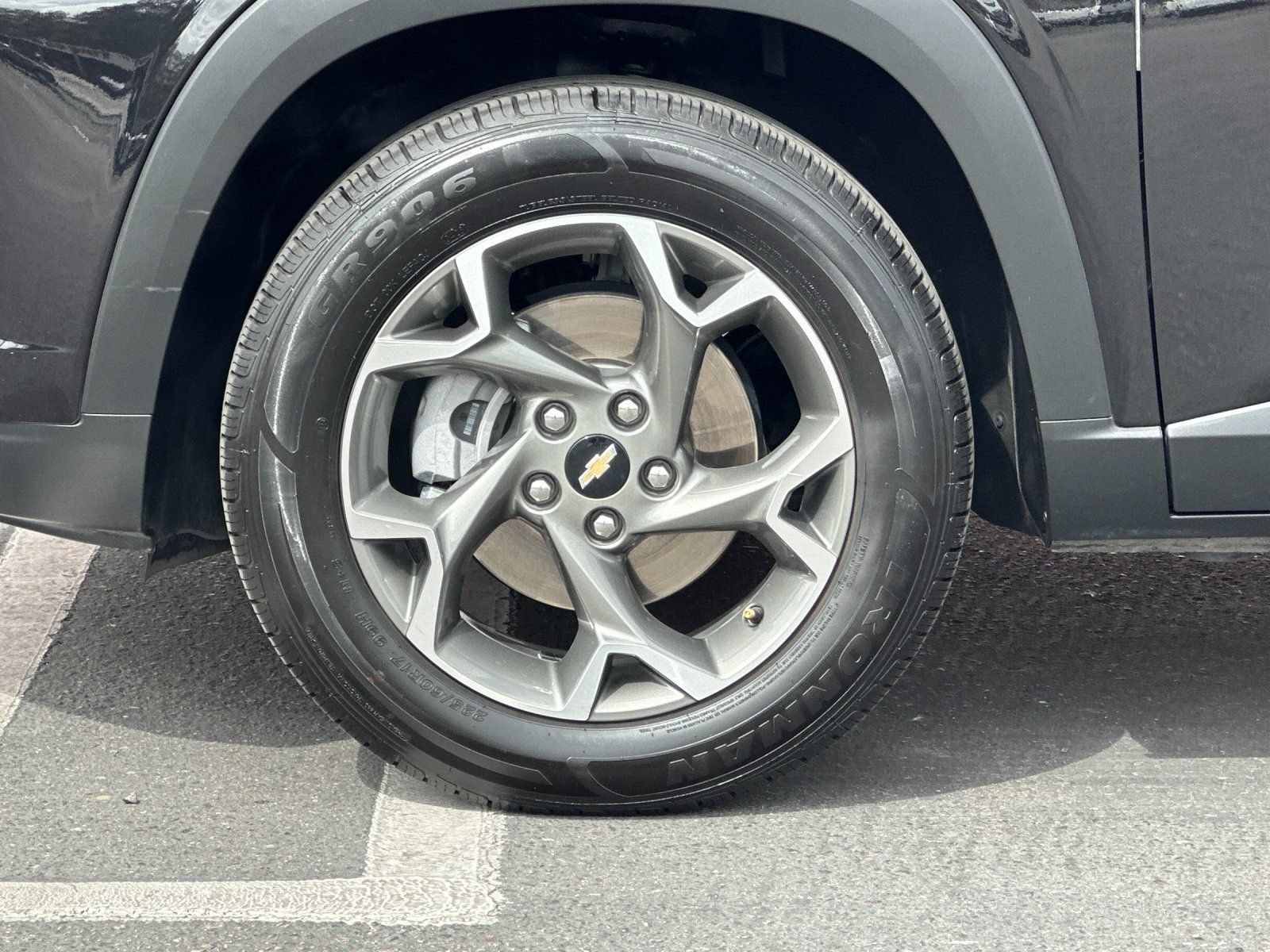 Used 2025 Chevrolet Trax LT FWD image 23