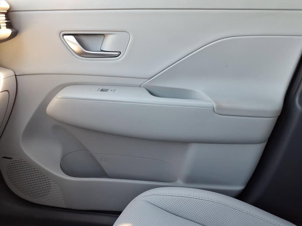 Used 2025 Hyundai Kona Limited image 26