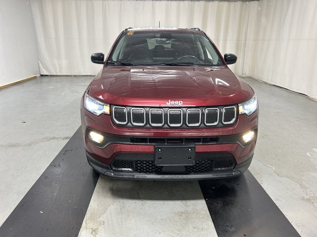 Certified 2022 Jeep Compass Latitude w/ Convenience Group AWD/4WD image 3