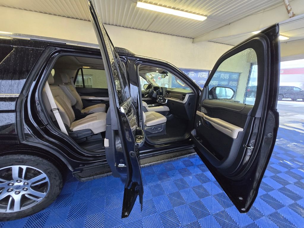 Used 2024 Ford Expedition Limited image 32