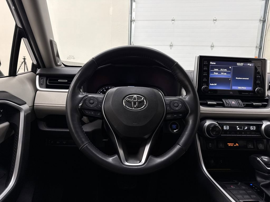 Used 2020 Toyota RAV4 XLE Premium image 15