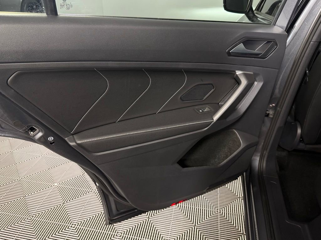 Used 2024 Volkswagen Tiguan SE R-Line image 25