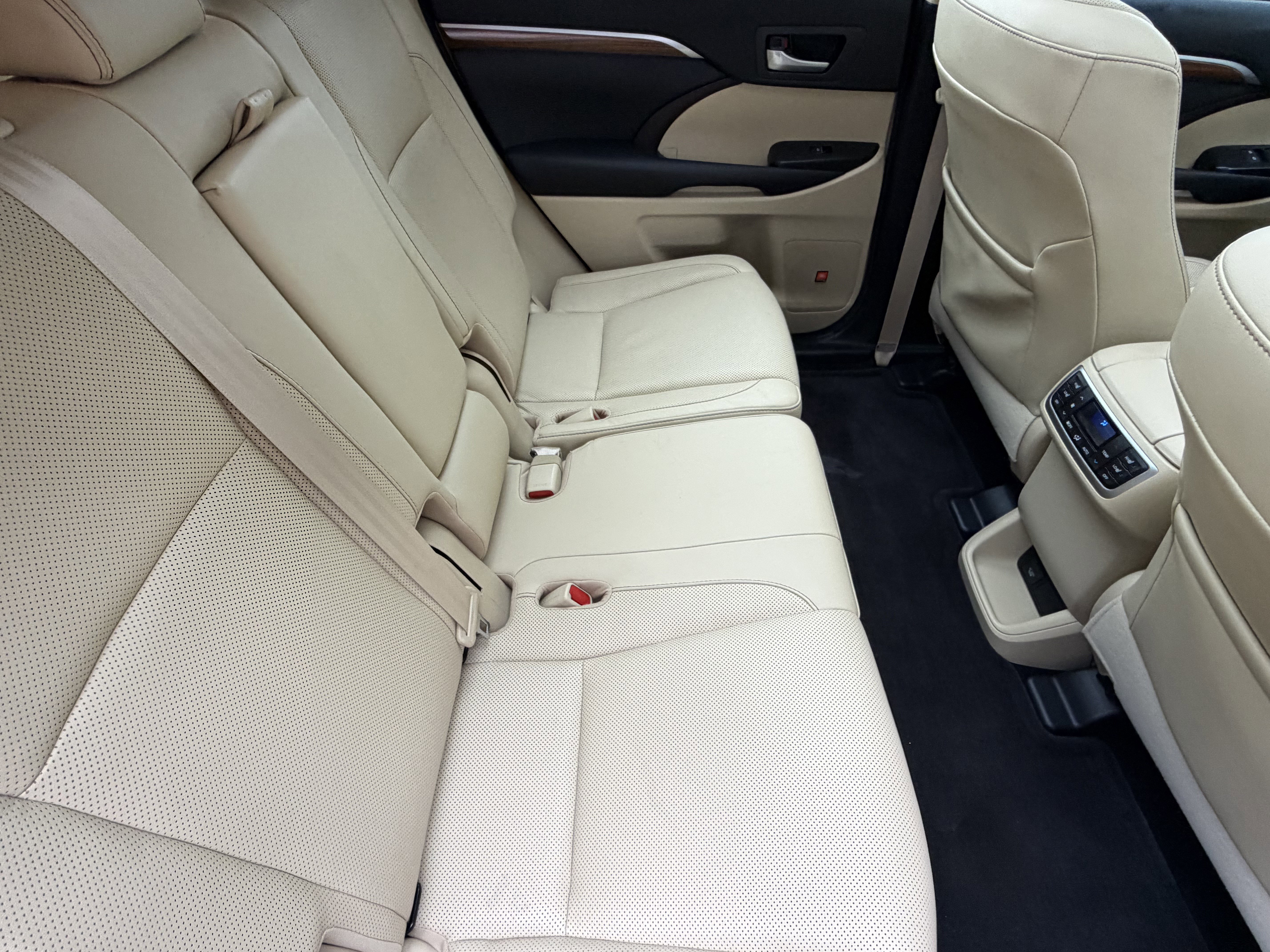 Used 2017 Toyota Highlander Limited Platinum FWD image 40