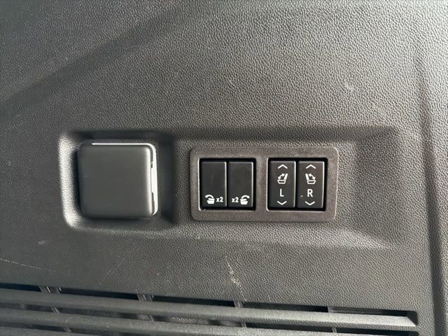 Used 2023 Chevrolet Tahoe Z71 w/ Luxury Package image 17