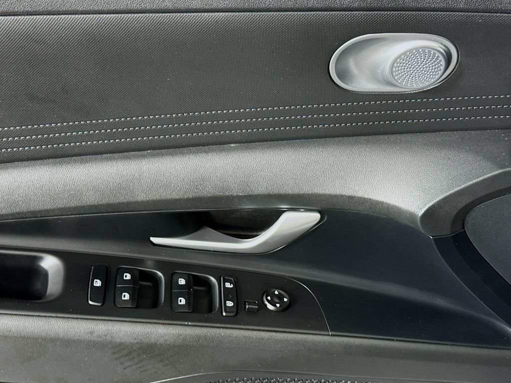 Certified 2023 Hyundai Elantra SE FWD image 22