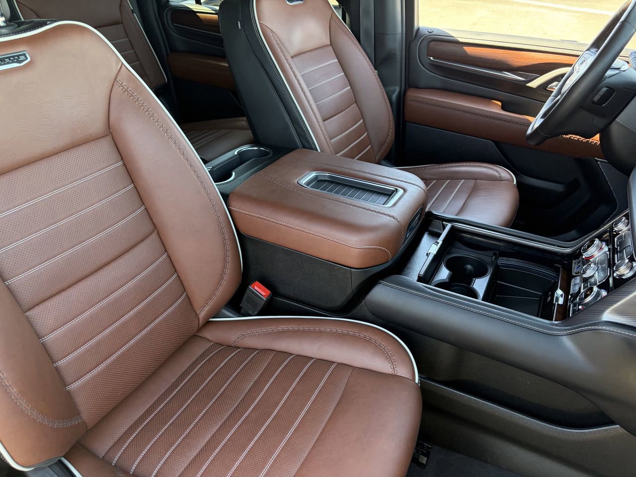 Used 2023 GMC Yukon XL Denali Ultimate w/ LPO, Floor Liner Package AWD/4WD image 11