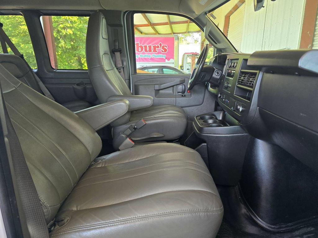 Used 2022 Chevrolet Express 3500 LS RWD image 10