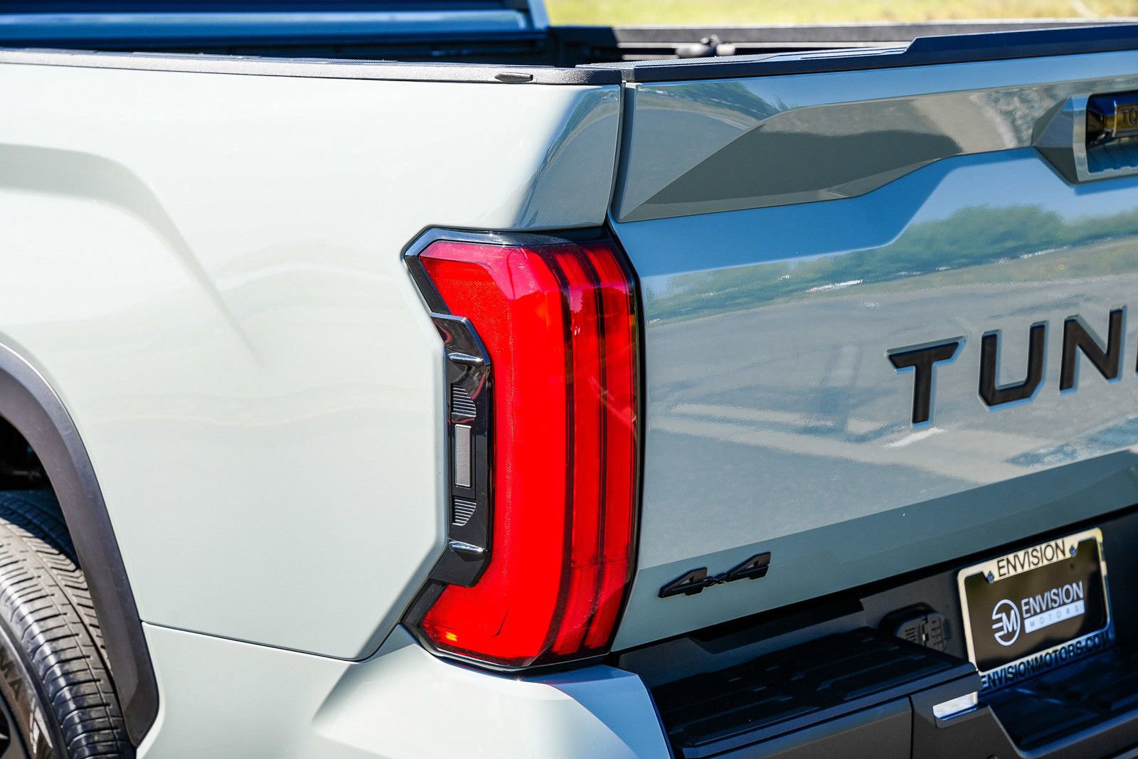 Used 2025 Toyota Tundra Limited AWD/4WD image 11